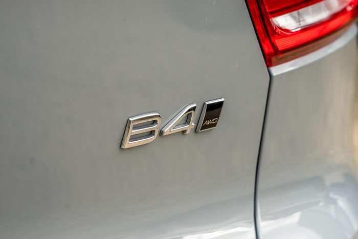 2023 Volvo XC40 Ultimate B4 Bright