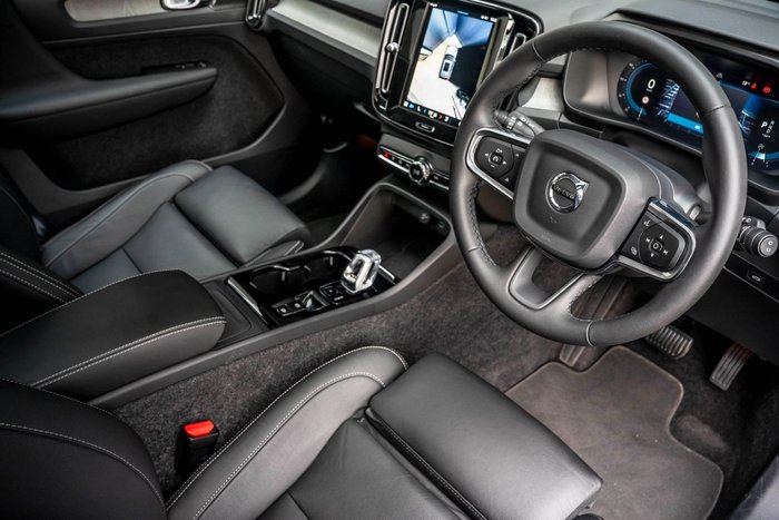 2023 Volvo XC40 Ultimate B4 Bright