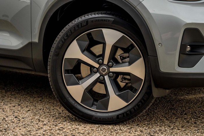 2023 Volvo XC40 Ultimate B4 Bright