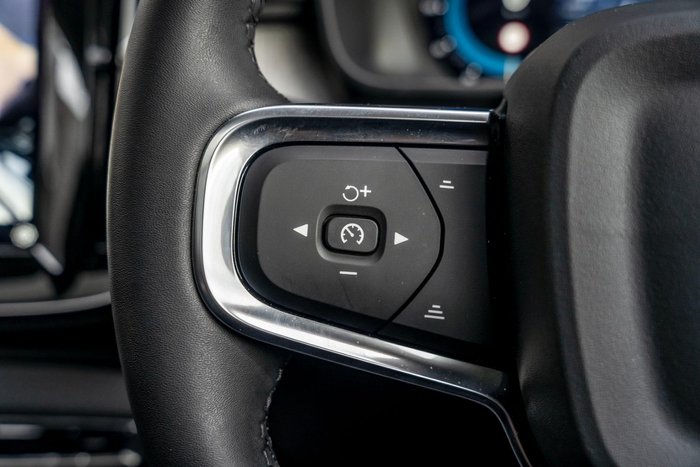 2023 Volvo XC40 Ultimate B4 Bright