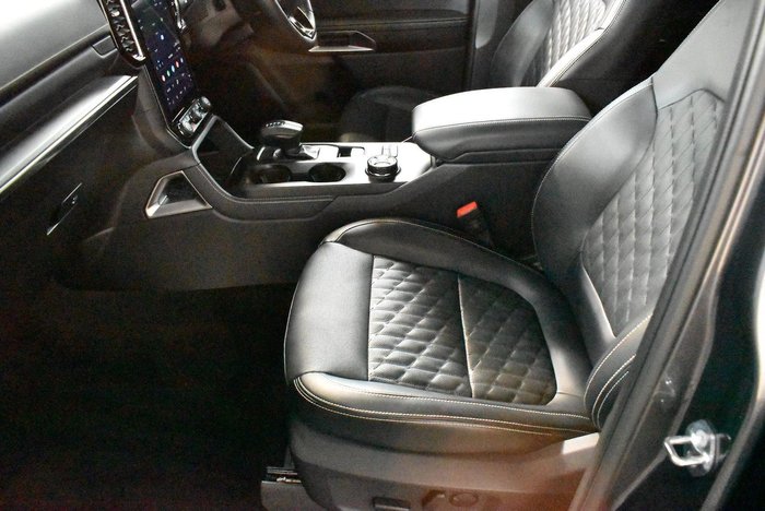 2024 Ford Everest Platinum