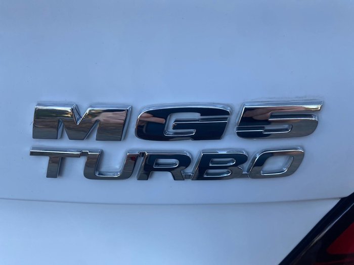 2025 MG MG5 Essence MY25 Dover White