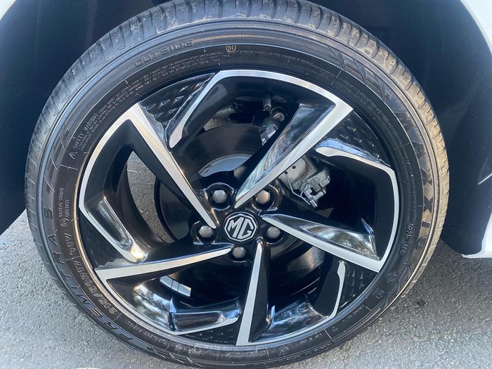 2025 MG MG5 Essence MY25 Dover White