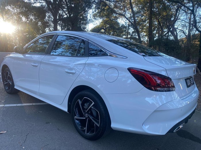 2025 MG MG5 Essence MY25 Dover White