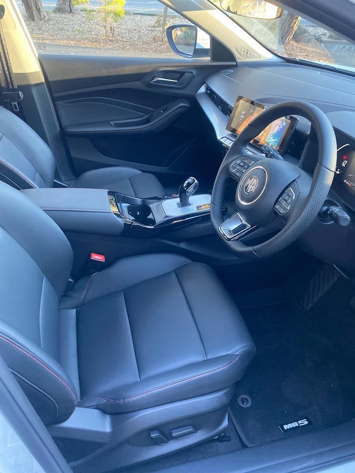 2025 MG MG5 Essence MY25 Dover White