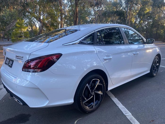 2025 MG MG5 Essence MY25 Dover White