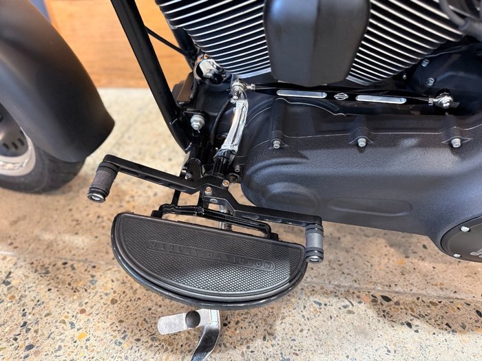 2010 Harley-davidson FLSTFB FAT BOY LO Black