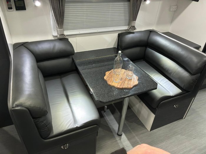 2018 Roma Elegance
