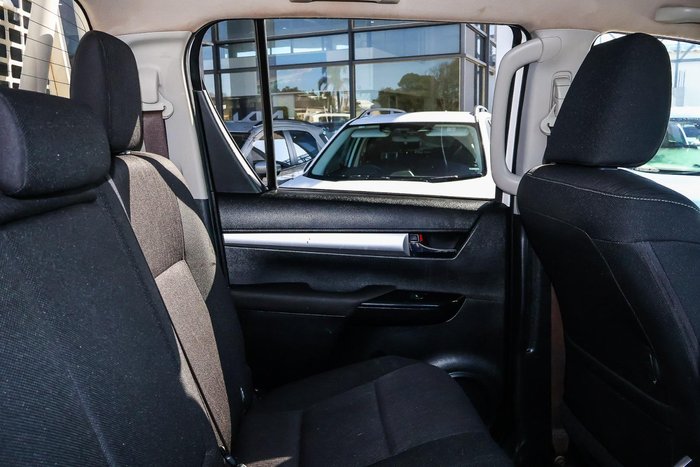 2021 Toyota Hilux SR5