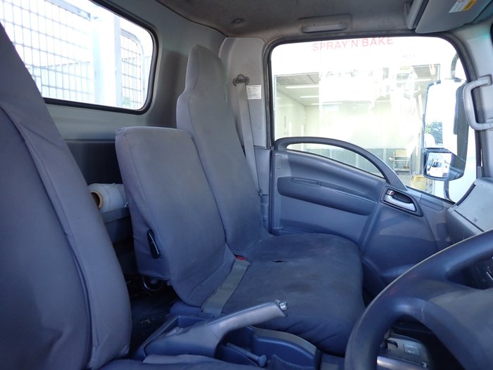 2018 ISUZU NPR 45-155 SILVER