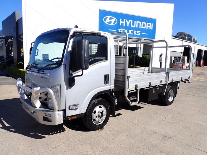 2018 ISUZU NPR 45-155 SILVER