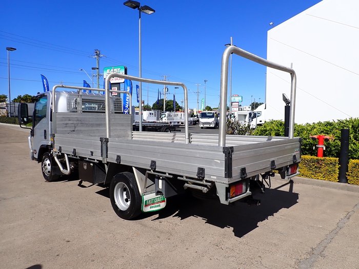 2018 ISUZU NPR 45-155 SILVER