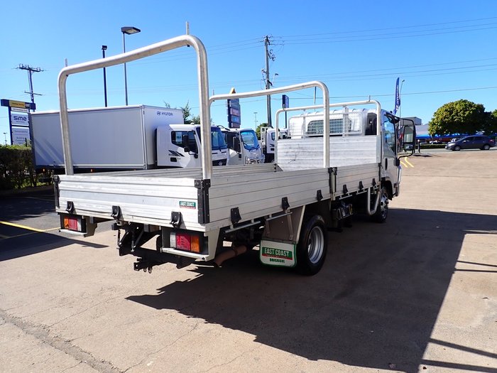 2018 ISUZU NPR 45-155 SILVER