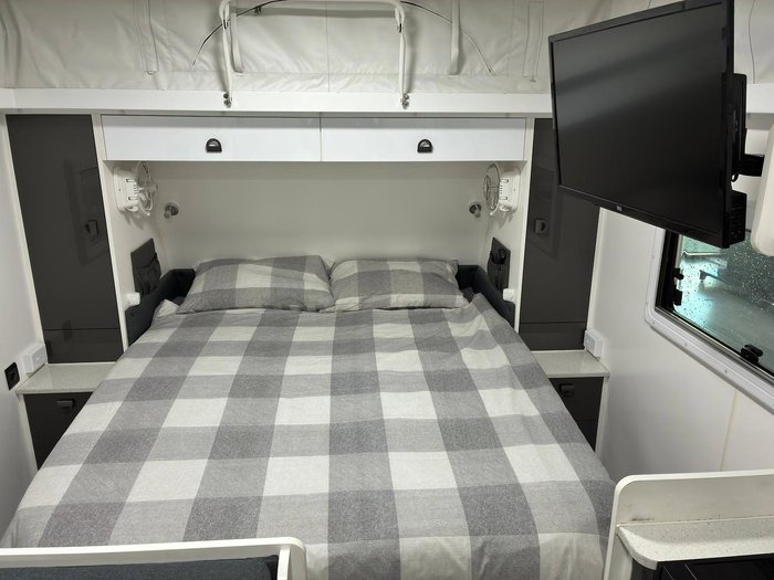 2022 New Age Caravans Rp16er Adventurer
