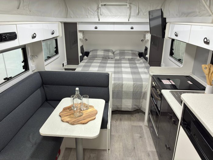 2022 New Age Caravans Rp16er Adventurer