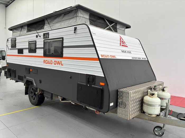 2022 New Age Caravans Rp16er Adventurer