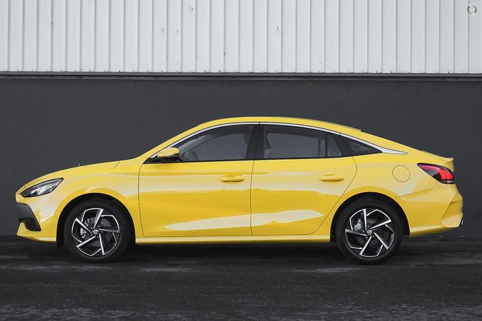 2025 MG MG5 Essence MY25 Royal Yellow