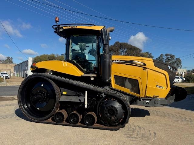 2018 Challenger Mt740 Tractor Yellow