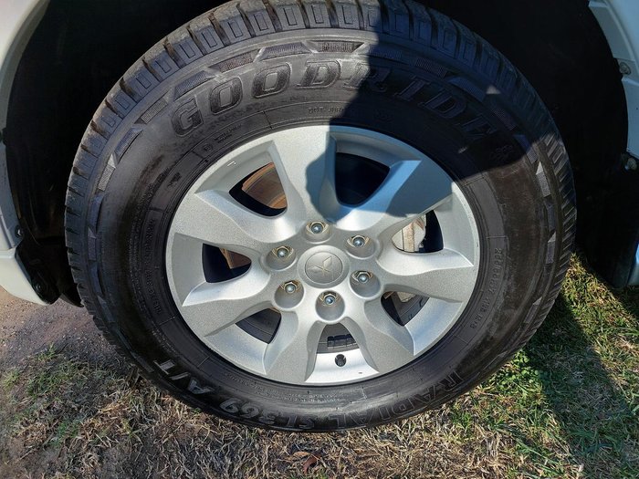2010 Mitsubishi Pajero Platinum