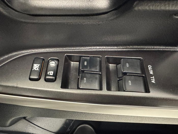 2021 Toyota Landcruiser Sahara VDJ200R 4X4 Dual Range Crystal Pearl
