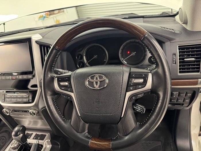 2021 Toyota Landcruiser Sahara VDJ200R 4X4 Dual Range Crystal Pearl