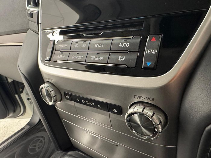 2021 Toyota Landcruiser Sahara VDJ200R 4X4 Dual Range Crystal Pearl