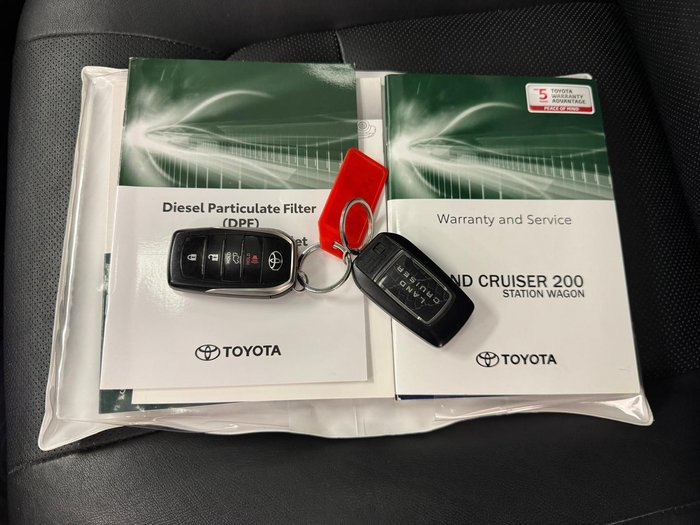 2021 Toyota Landcruiser Sahara VDJ200R 4X4 Dual Range Crystal Pearl
