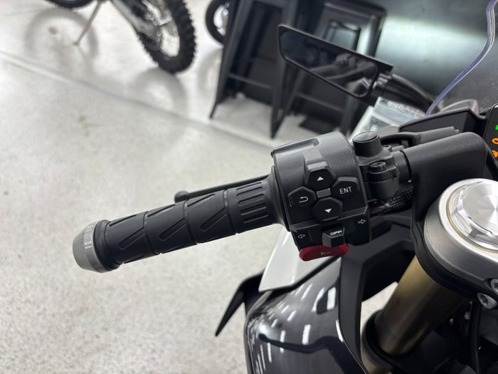 2023 CFMOTO 450 SR ABS ZIRCON BLACK
