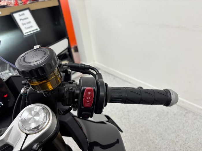 2023 CFMOTO 450 SR ABS ZIRCON BLACK