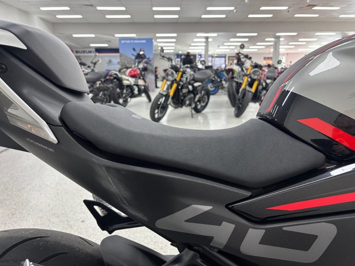 2023 CFMOTO 450 SR ABS ZIRCON BLACK