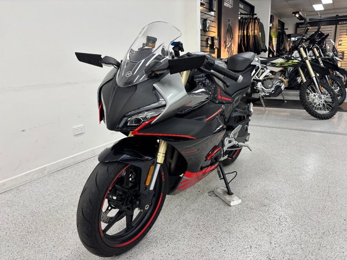 2023 CFMOTO 450 SR ABS ZIRCON BLACK