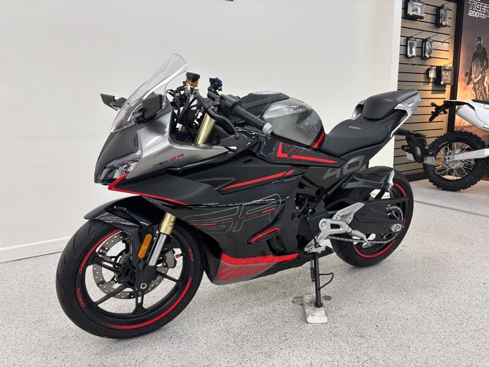 2023 CFMOTO 450 SR ABS ZIRCON BLACK