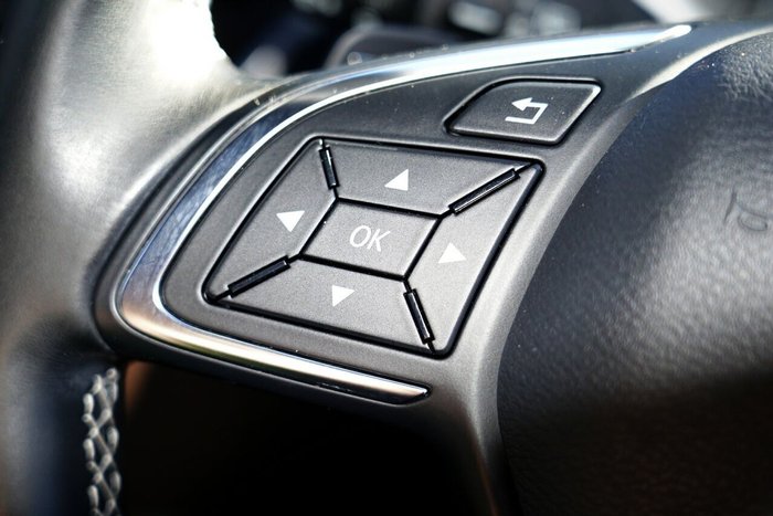 2016 INFINITI QX30 Premium