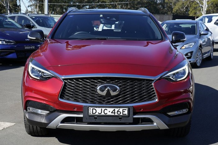 2016 INFINITI QX30 Premium