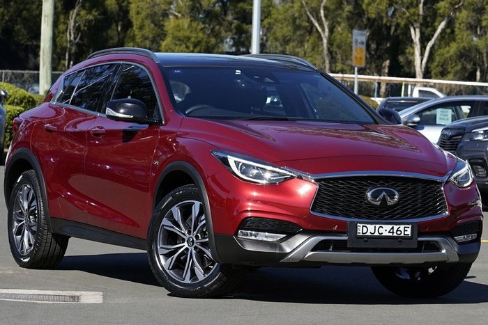 2016 INFINITI QX30 Premium