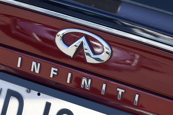 2016 INFINITI QX30 Premium