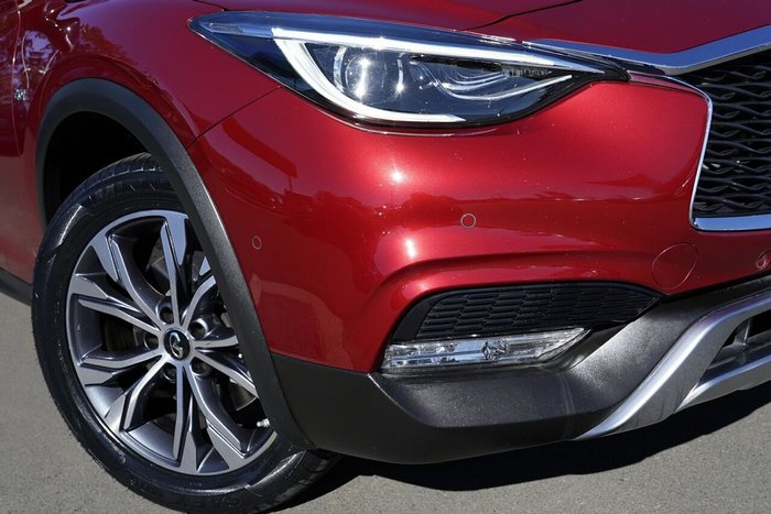 2016 INFINITI QX30 Premium