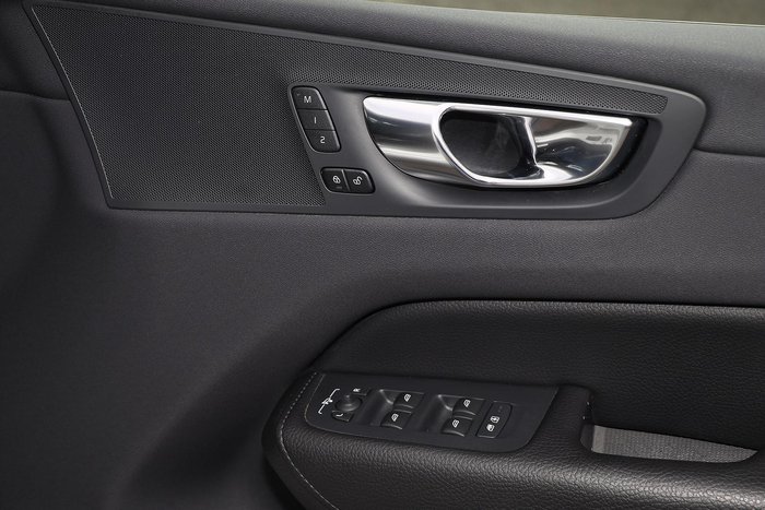 2020 Volvo XC60 T5 Momentum