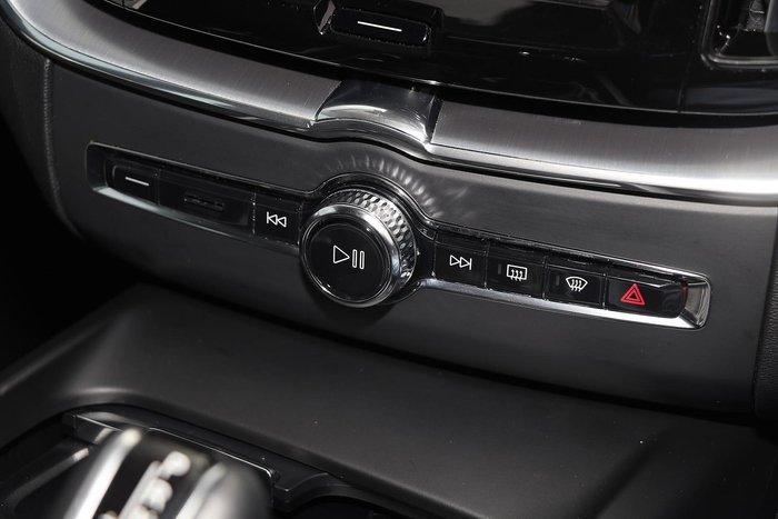 2020 Volvo XC60 T5 Momentum