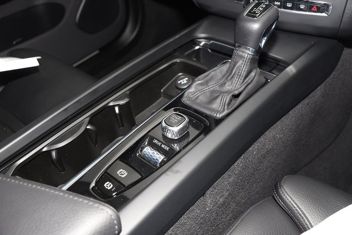 2020 Volvo XC60 T5 Momentum