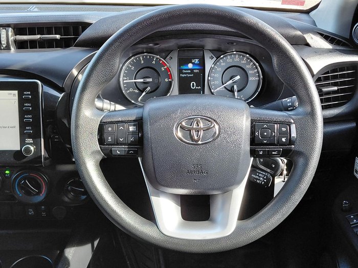 2022 Toyota Hilux SR