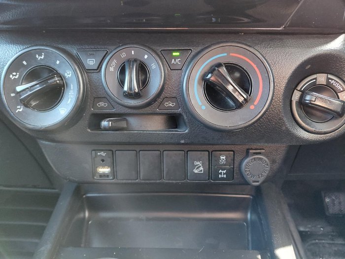 2022 Toyota Hilux SR