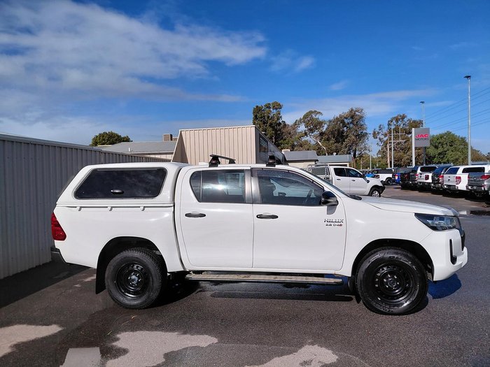 2022 Toyota Hilux SR