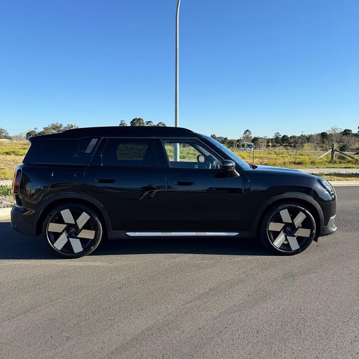2024 MINI Countryman SE Favoured