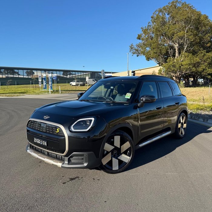 2024 MINI Countryman SE Favoured