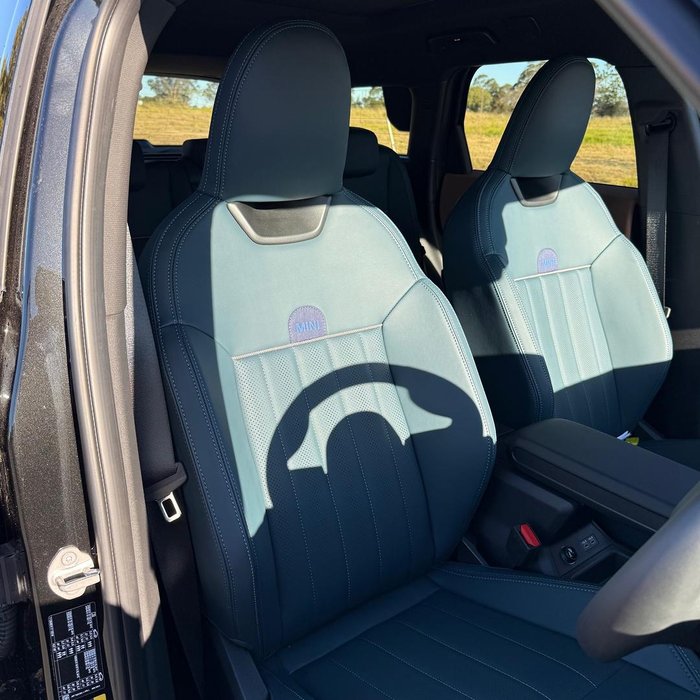 2024 MINI Countryman SE Favoured