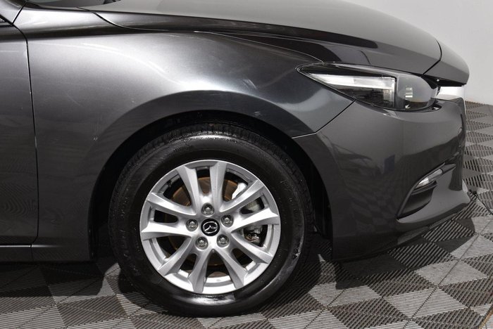2018 Mazda 3 Neo Sport