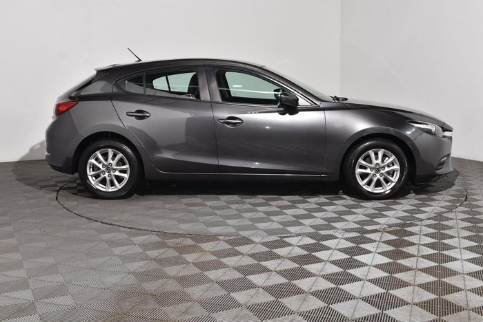 2018 Mazda 3 Neo Sport