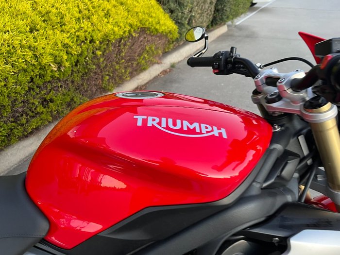 2016 Triumph STREET TRIPLE 660