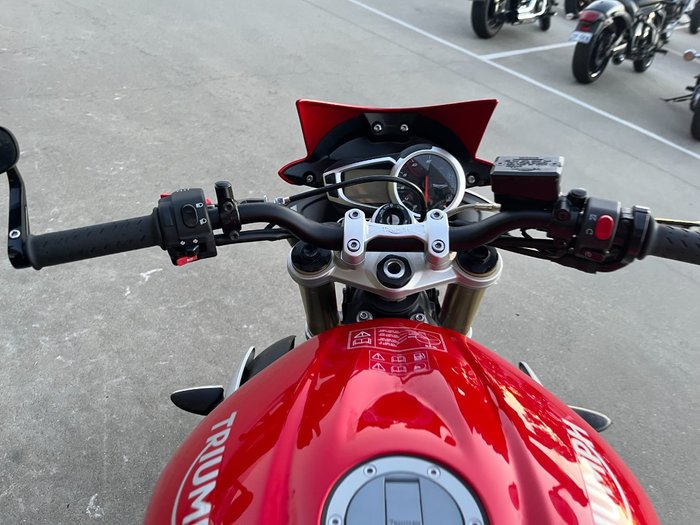 2016 Triumph STREET TRIPLE 660